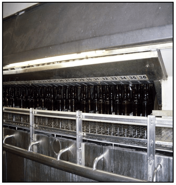 linha de produção da CERPASA parte de limpeza das garrafas.