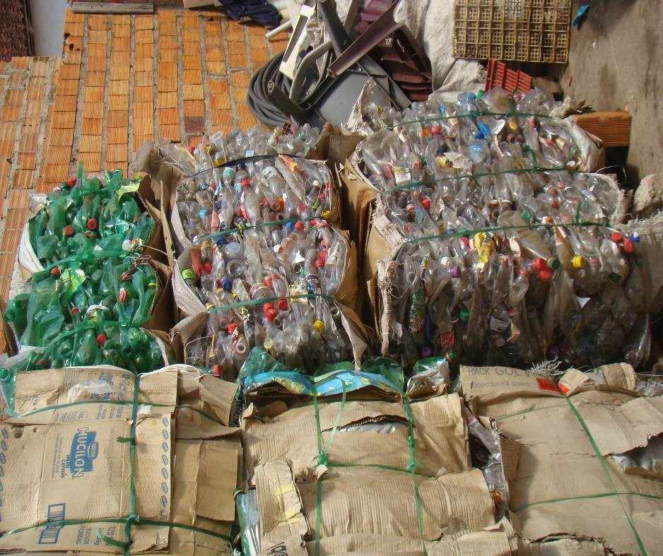 Rifiuti raccolti presso la discarica.