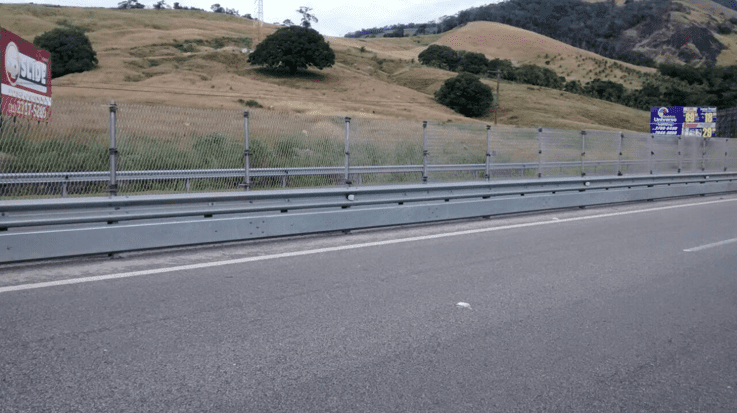 Dispositivos de proteção contrachoques de motos. Foto: Sinalta Propista