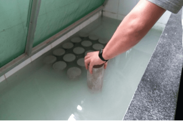 Tanque de cura: Laboratório de Concreto. Fonte: Elaborado pelo autor.