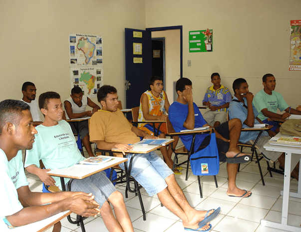 Figura 6 - REEDUCANDOS EM SALA DE AULA