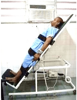 Figura 06: Paciente em 60° de inclinação na prancha. Fonte: (Arquivo pessoal, 2015).