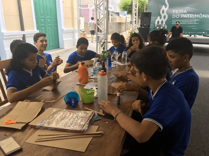 Figura 1 - Estudantes, Feira do Patrimônio BR (2017). Foto Cássia Moura