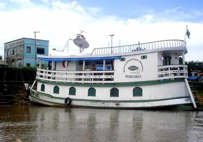 Figura 3 - Embarcação feita de Madeira. Fonte: Comissão Executiva do Plano da Lavoura Cacaueira (CEPLAC)