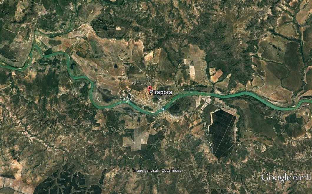 Figura 3: Canal do Rio São Francisco exibindo forma meândrica. Fonte: Adaptado de Google Earth Pro (2017)