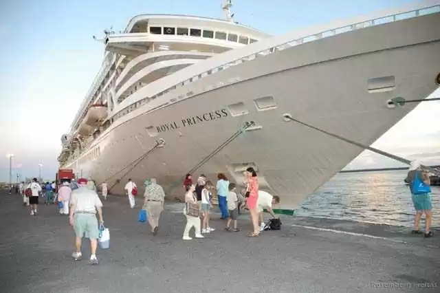 Resultado de imagem para navio royal em manaus