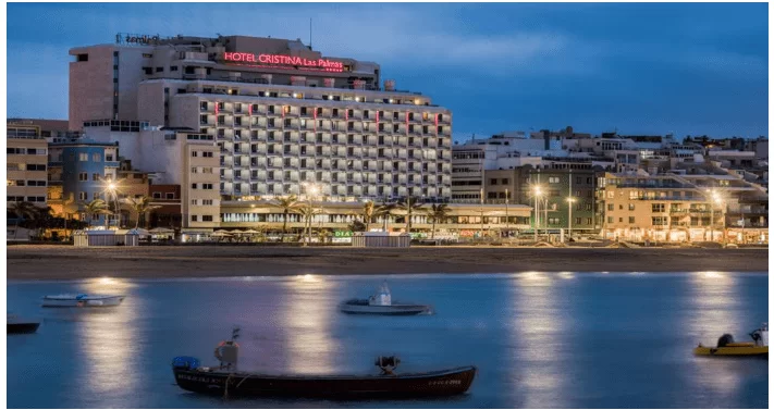 Hotel Cristina en la Playa de Las Canteras, en Las Palmas de Gran Canaria