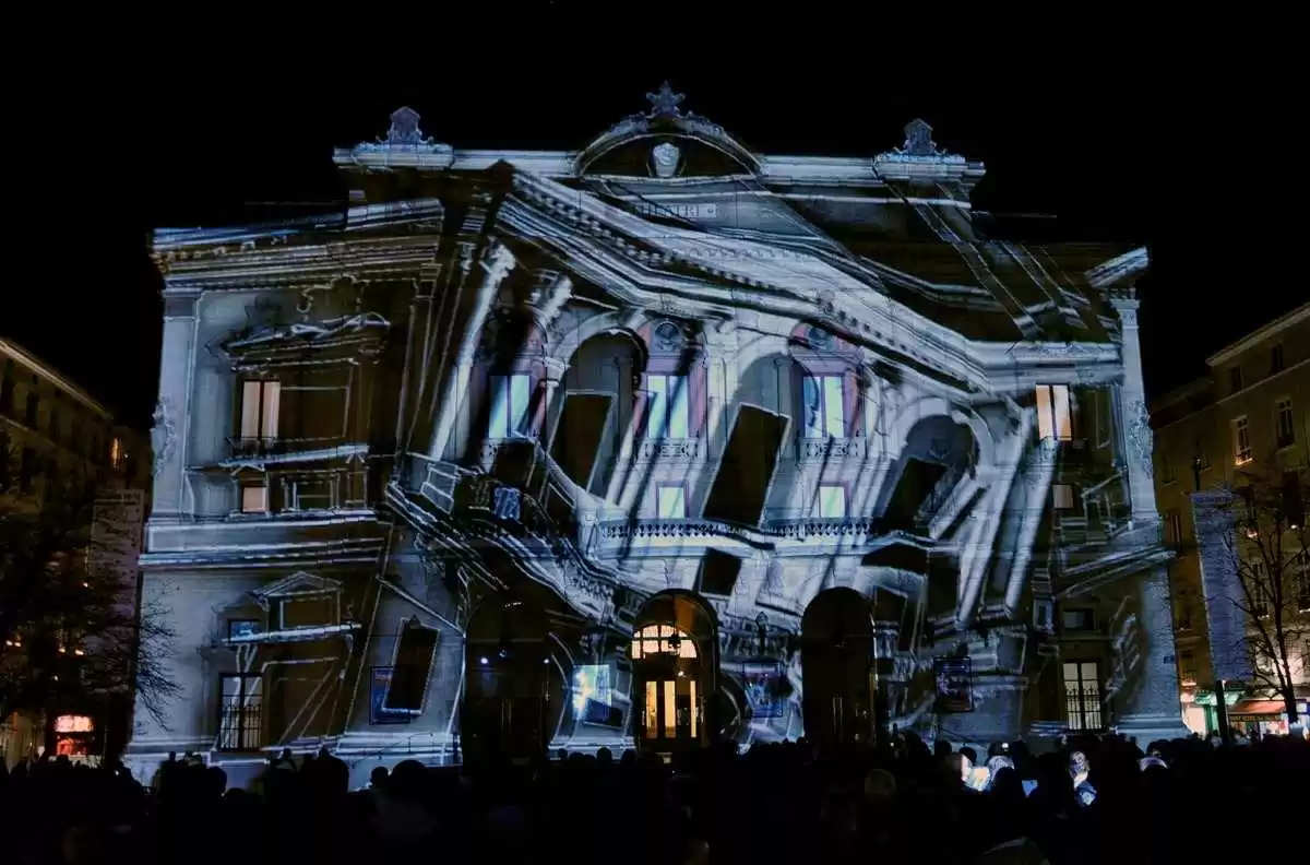 Figura 8 – Demonstração de Video Mapping. Fonte: http://www.tracksevenevents.com/blog/-projection-mapping-the-new-power-in-event-management (2015)