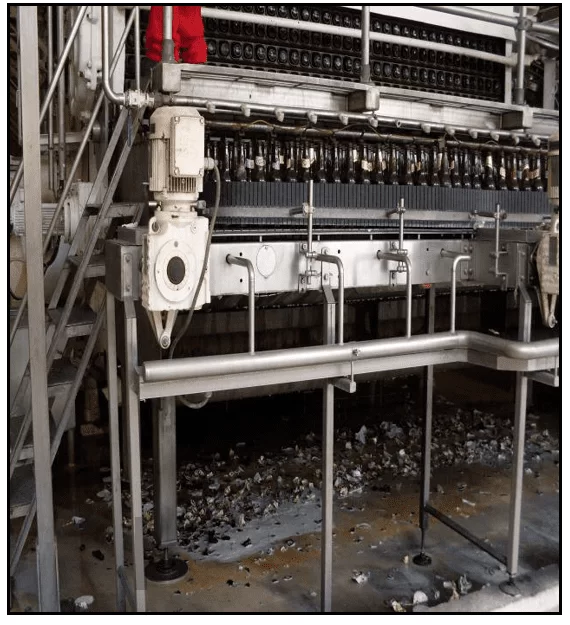 linha de produção da CERPASA parte de limpeza das garrafas.