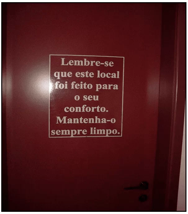 imagem interna dos vestiários e do trabalho realizado dentro da empresa e junto aos funcionários sobre educação ambiental