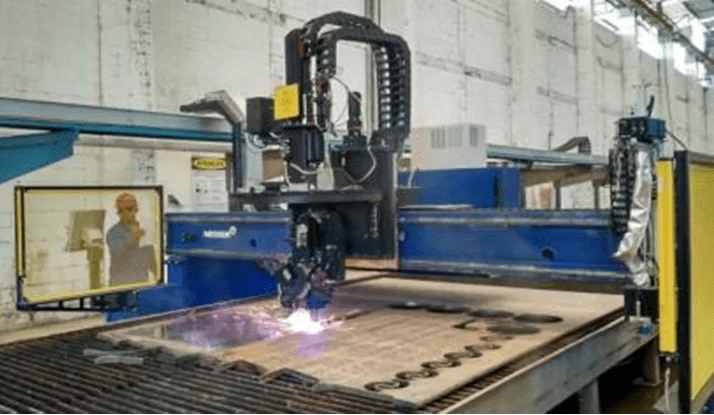 Figura 18 – Máquina de corte CNC. Fonte: Beconal