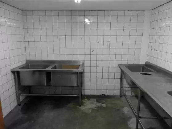 Figura 16 – piso dañado y cajas sustraídas con retorno de olores.