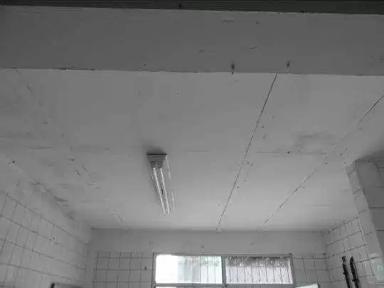 Figura 41-aparente artefacto sin protección en focos de luz.