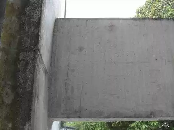 Figura 58-90 º grieta en la viga de hormigón