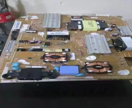 Figura 21 - Componentes Eletroeletrônicos danificados.Fonte: Autor