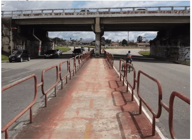 Figura 6 – Ciclovia da Avenida Pedro Álvares Cabral. Fonte: AUTOR