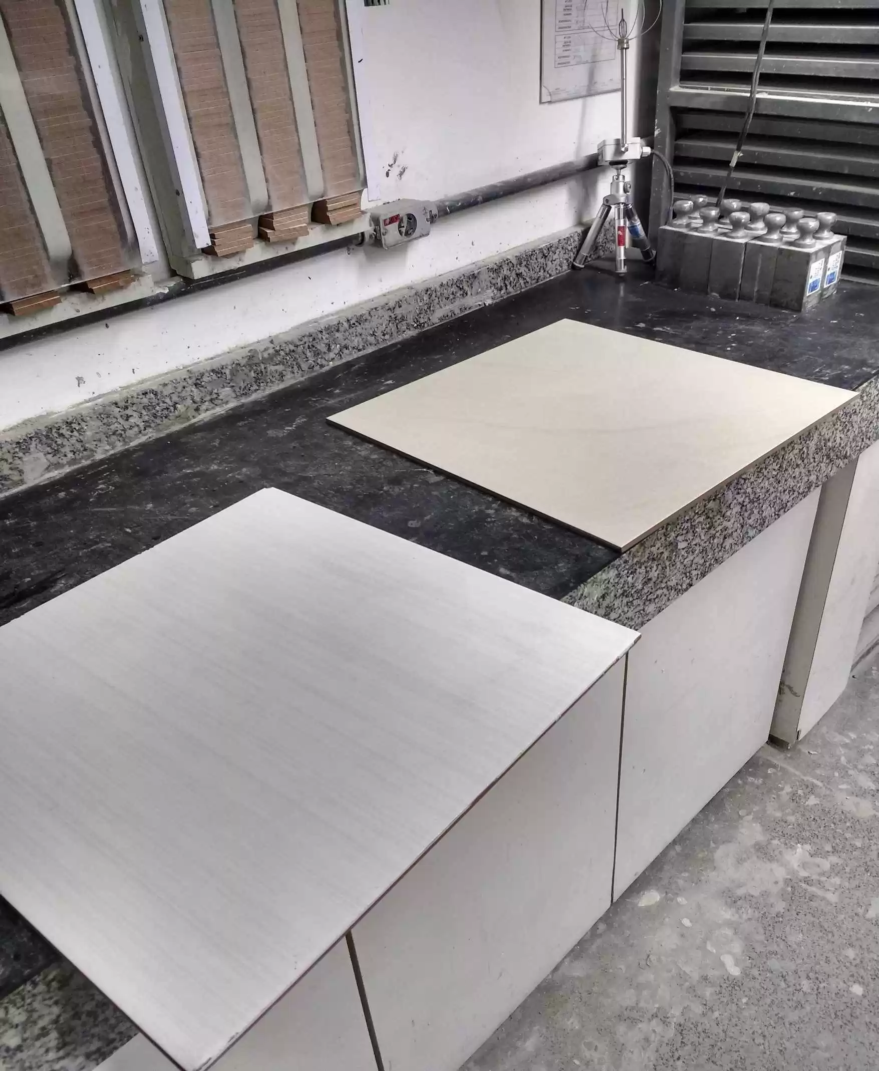 Figura 2 – Piso Porcelanato utilizado nos ensaios. Fonte: Autoria própria (2017)