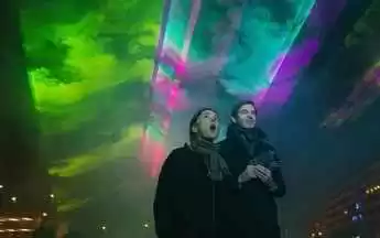 Abbildung 13-Installation Marling, die Stimme der Passanten zu ändern, die Farbe und das Format der Zeichnungen in den Himmel. Quelle: http://www.haque.co.uk/marling.php (2012)