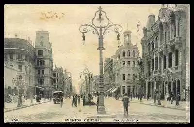 Abbildung 4-Gasbeleuchtung auf Central Avenue im Jahr 1903, Rio De Janeiro. Quelle: http://museubenjaminconstant.blogspot.com.br/2013/07/curiosidades-iluminacao-do-rio-de.html (2013)
