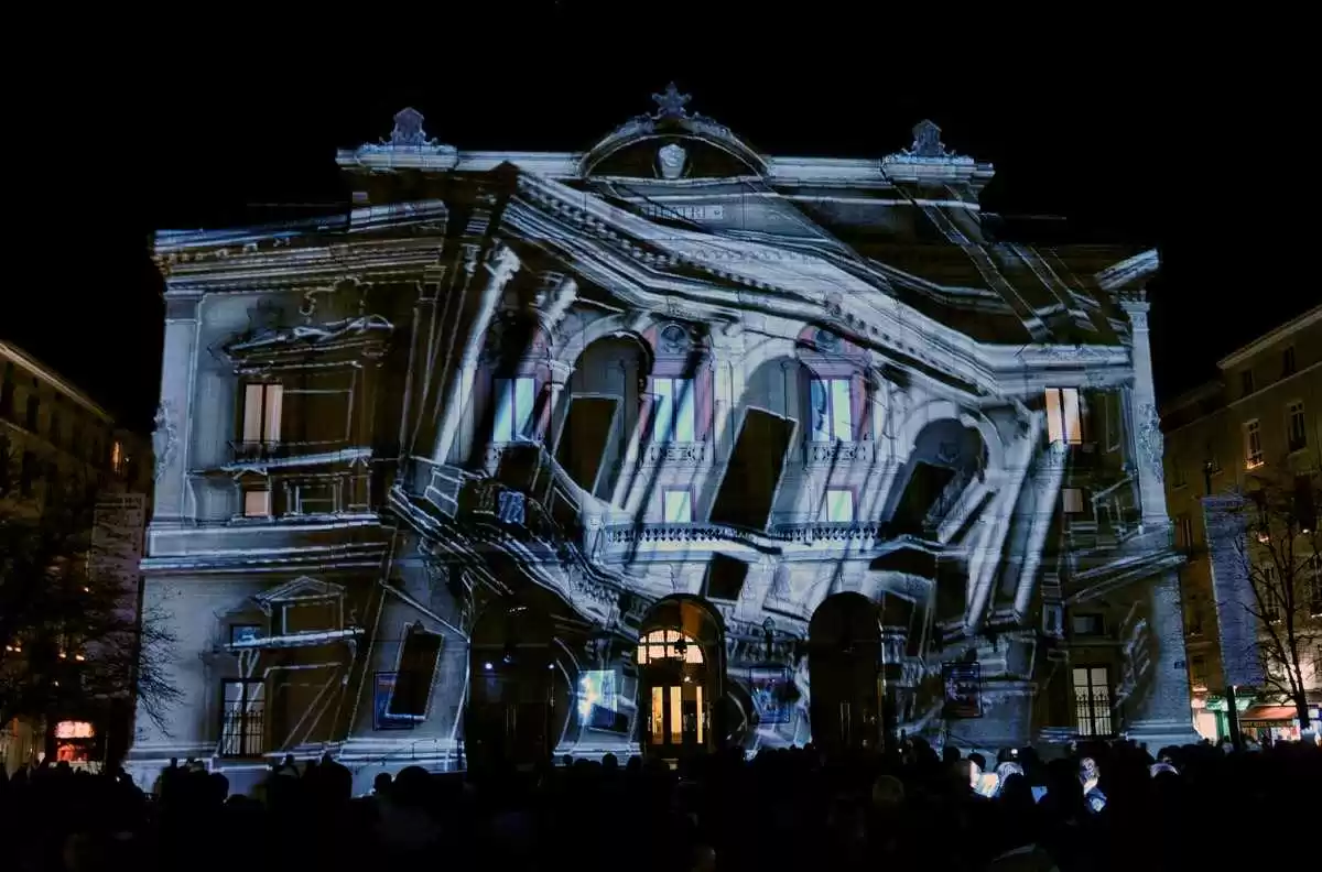 Abbildung 8 – Demonstration Video Mapping. Quelle: http://www.tracksevenevents.com/blog/-projection-mapping-the-new-power-in-event-management (2015)