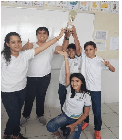 Equipe vencedora da gincana de aprendizagem dos anos finais do ensino fundamental